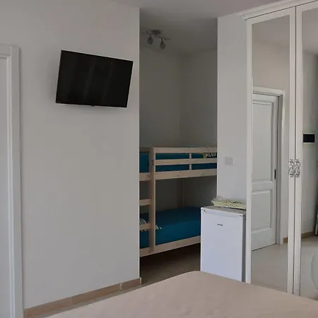 Guest house Dimora Porto Contessa 2*